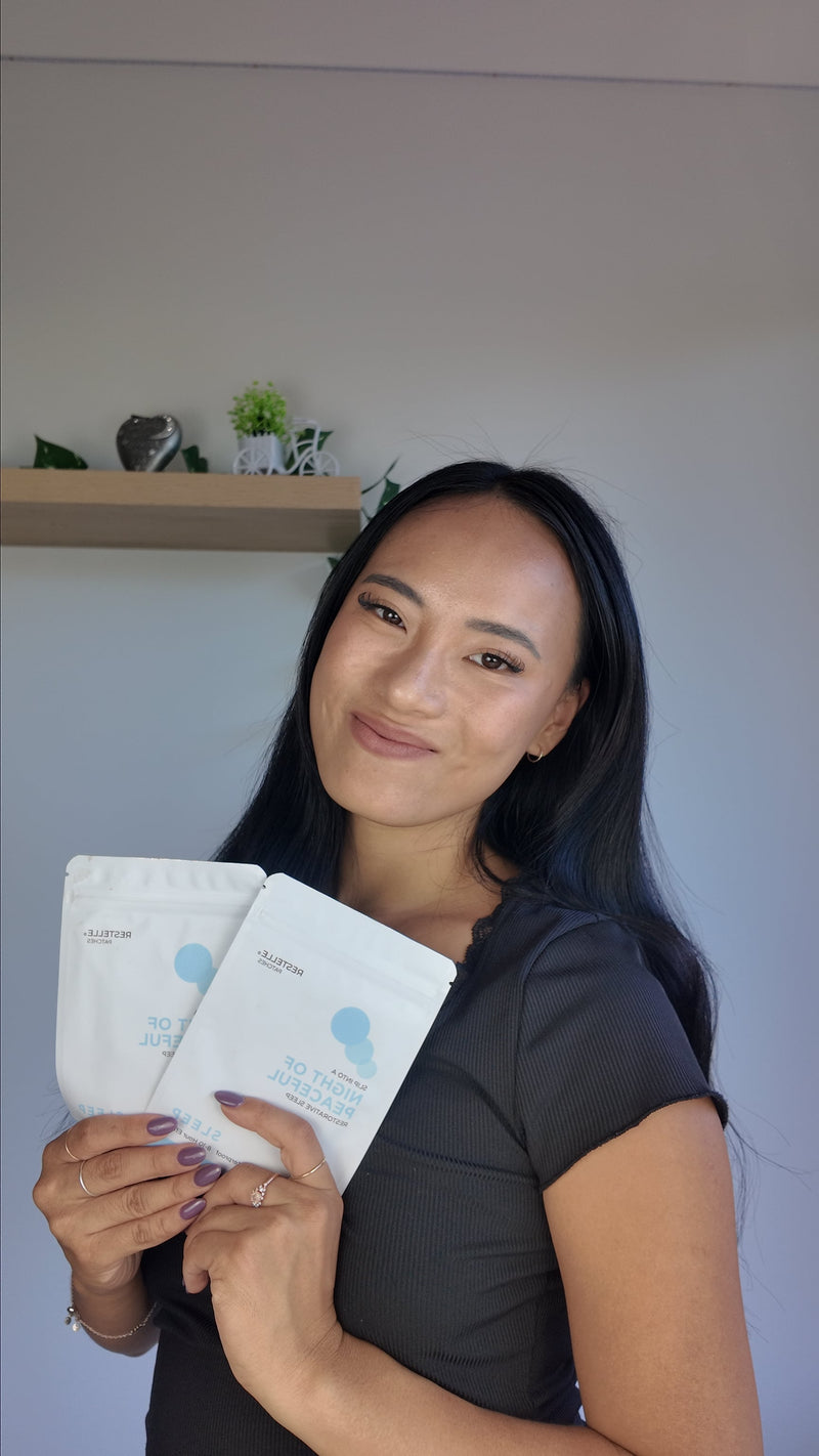 An Elanessa customer holding her Sleep patches.